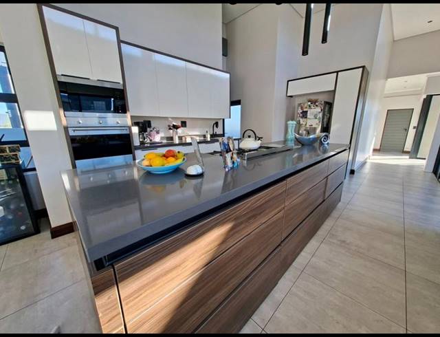 4 BEDROOM HOUSE FOR SALE IN MIDSTREAM ESTATE